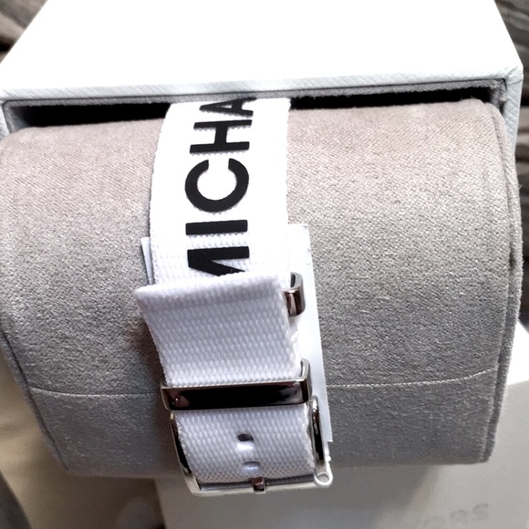 🖤🤍🖤MICHAEL KORS® UNISEX MK Logo Watch🖤🤍🖤 - Picture 12 of 12